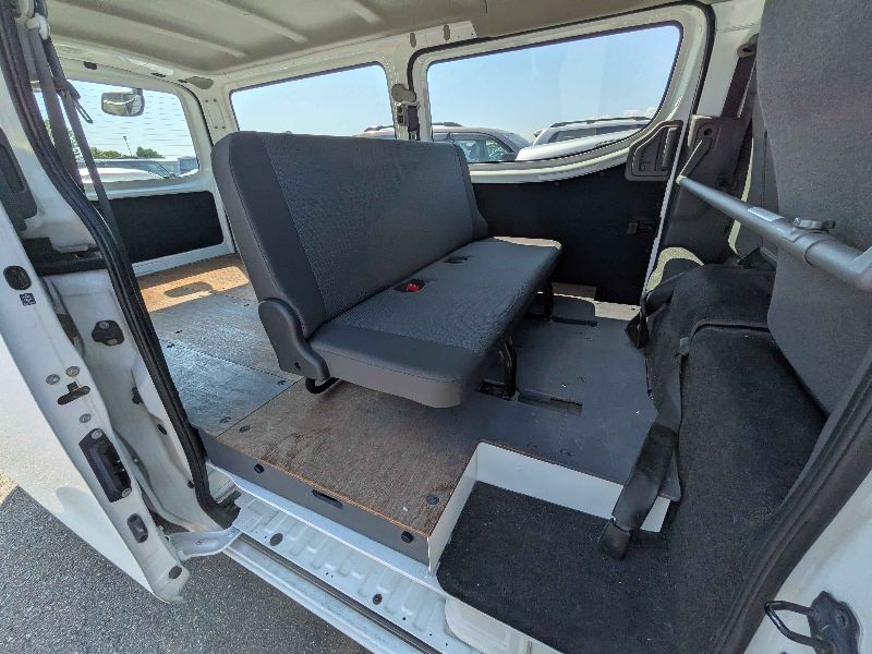  31658  NISSAN CARAVAN  2017  