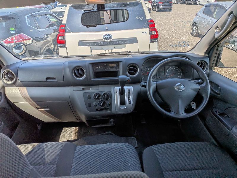  31658  NISSAN CARAVAN  2017  