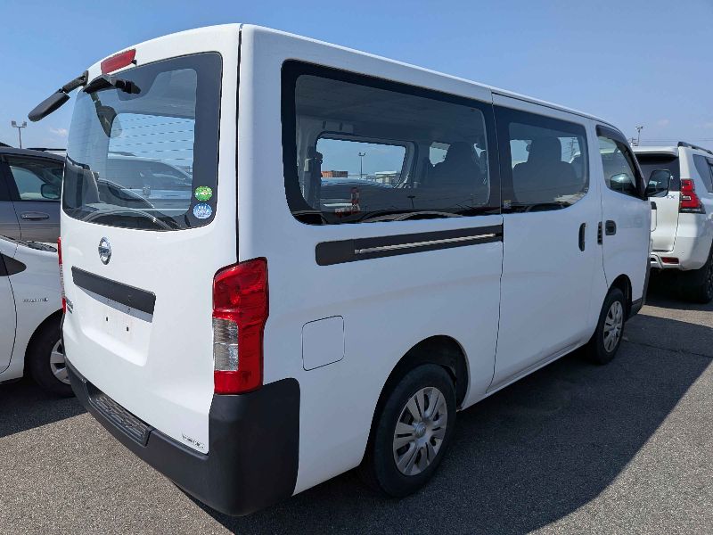  31658  NISSAN CARAVAN  2017  