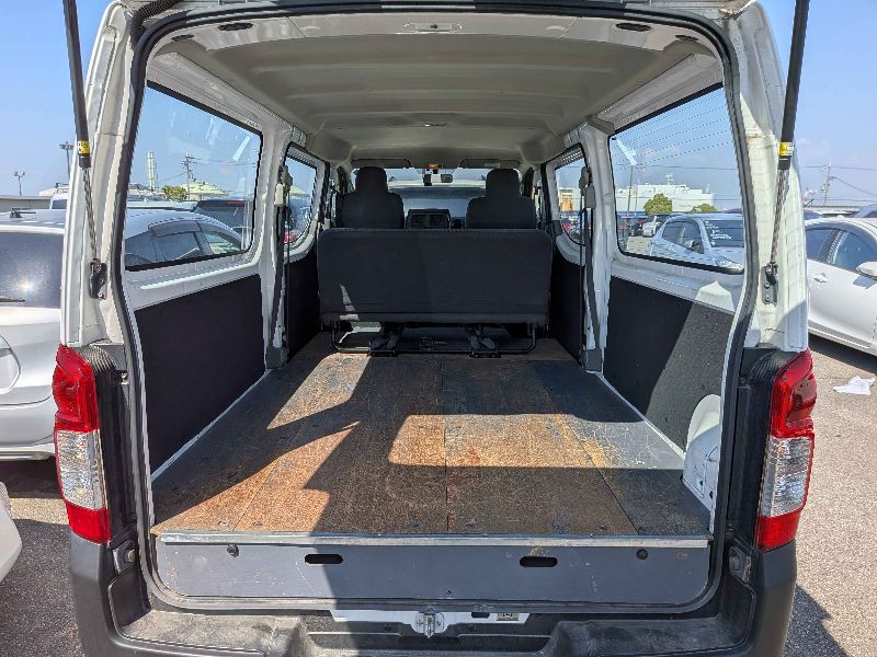  31658  NISSAN CARAVAN  2017  