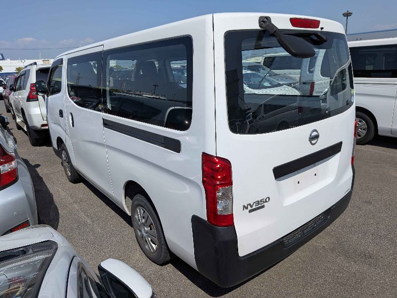  31658  NISSAN CARAVAN  2017  