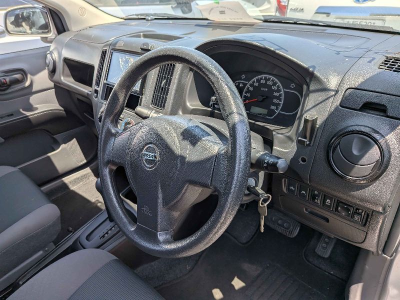  31660  NISSAN AD  2017  