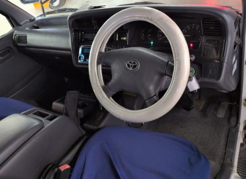  31680  TOYOTA HIACE  2003  