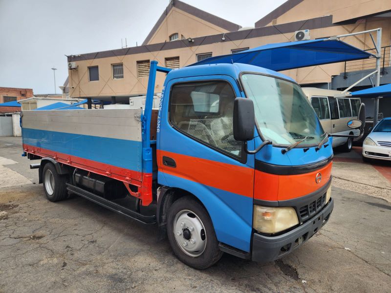  31718  HINO DUTRO  2004 