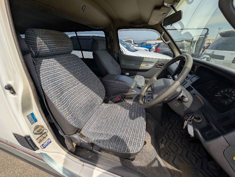  31739  TOYOTA HIACE  1995  