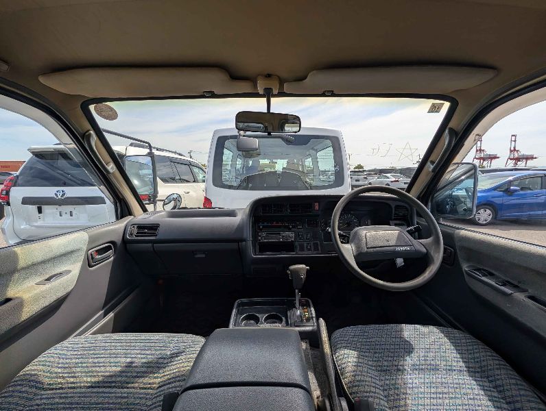  31739  TOYOTA HIACE  1995  