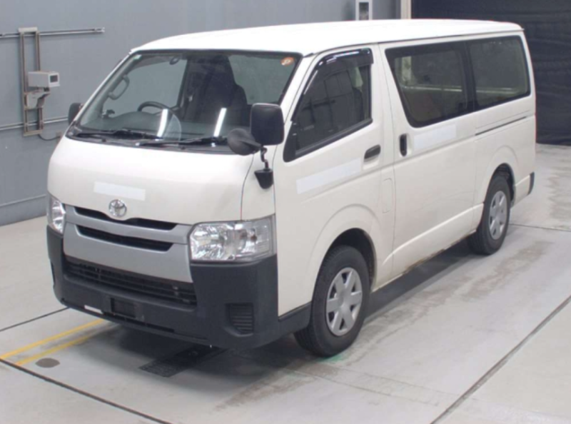  31749  TOYOTA REGIUS  2017 