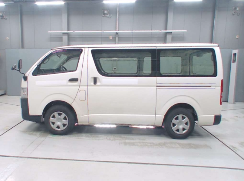  31749  TOYOTA REGIUS  2017  