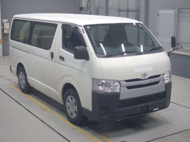  31749  TOYOTA REGIUS  2017  
