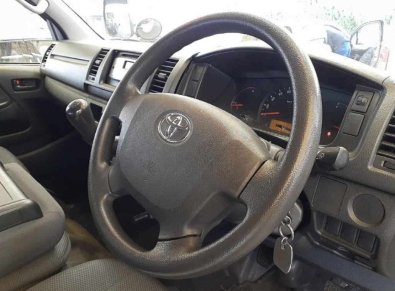  31749  TOYOTA REGIUS  2017  