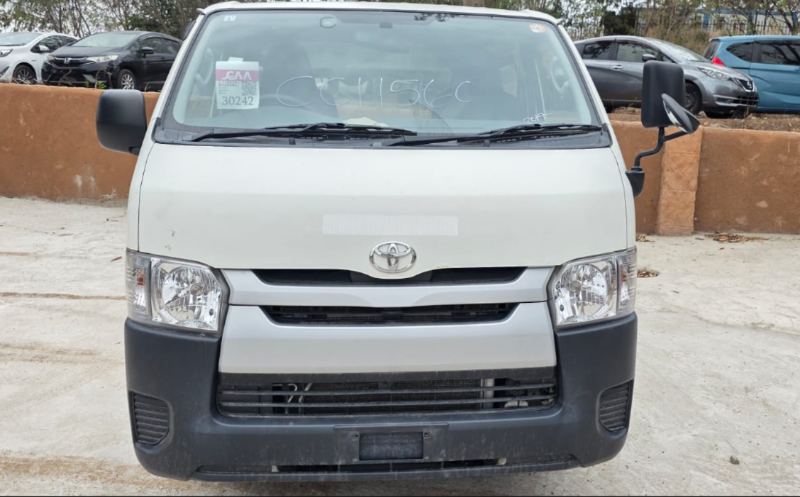  31749  TOYOTA REGIUS  2017  