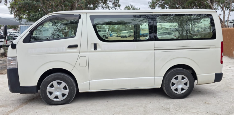  31749  TOYOTA REGIUS  2017  