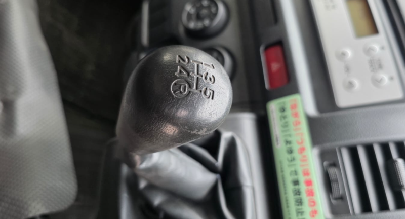  31749  TOYOTA REGIUS  2017  