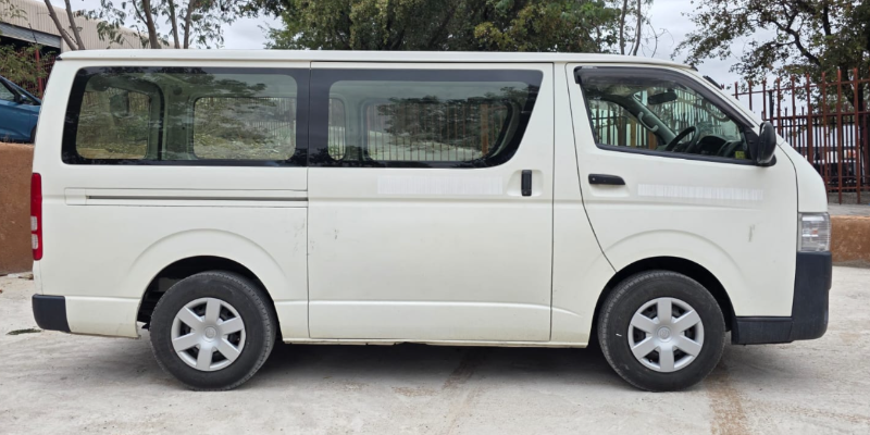  31749  TOYOTA REGIUS  2017  