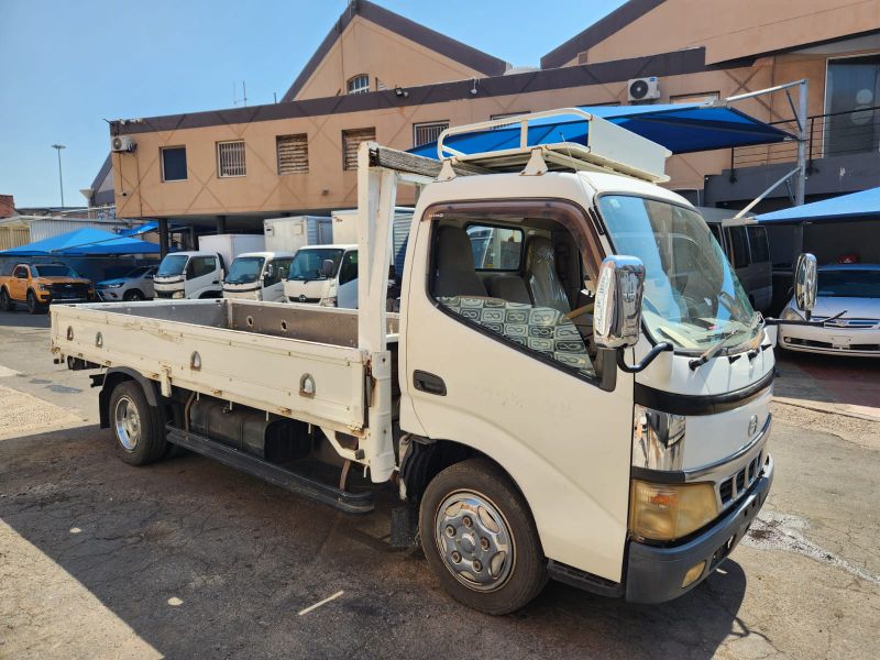  31751  HINO DUTRO  2002 