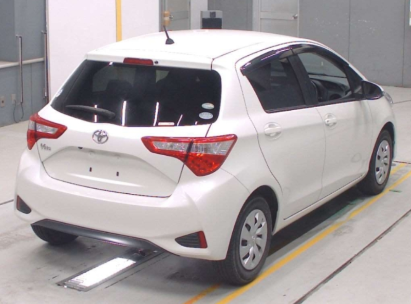  31753  TOYOTA VITZ  2017  