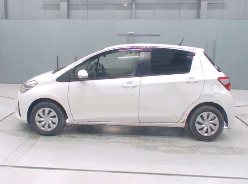  31753  TOYOTA VITZ  2017  
