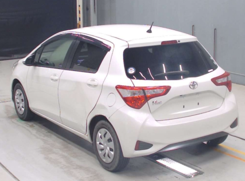  31753  TOYOTA VITZ  2017  