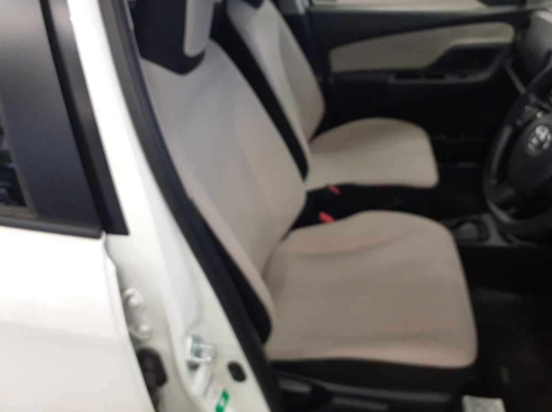  31753  TOYOTA VITZ  2017  