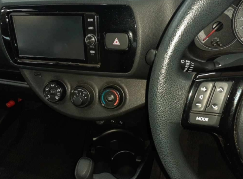  31753  TOYOTA VITZ  2017  