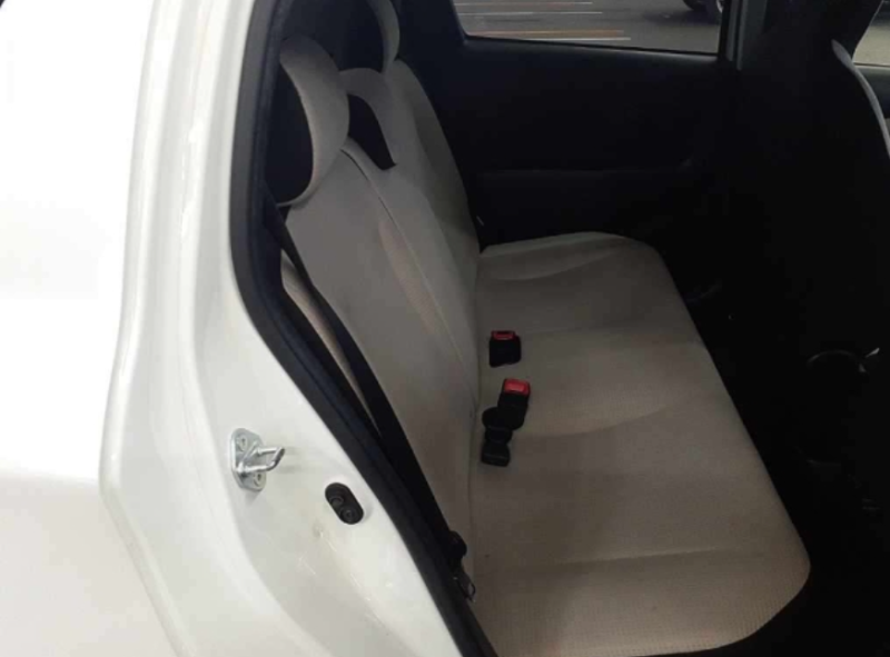  31753  TOYOTA VITZ  2017  