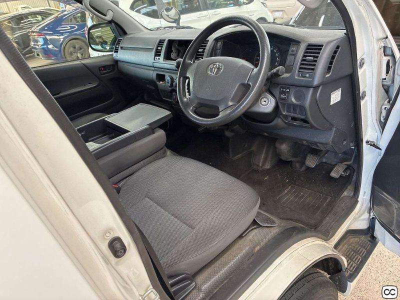  31759  TOYOTA HIACE  2018  