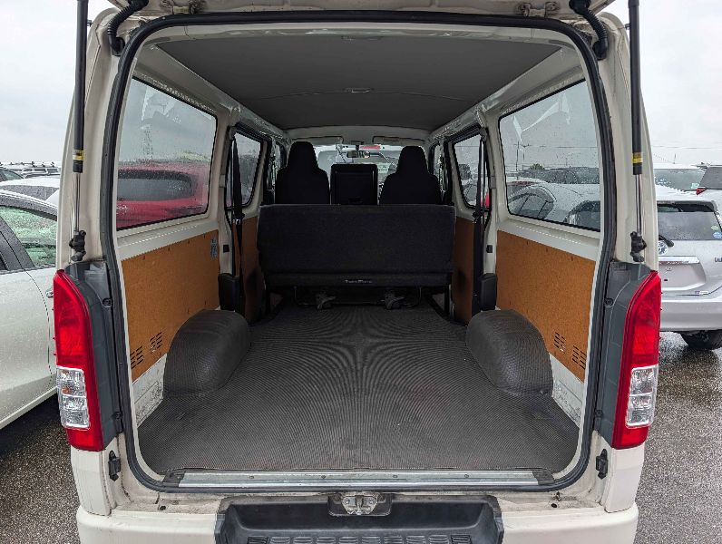  31759  TOYOTA HIACE  2018  