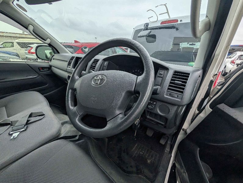  31759  TOYOTA HIACE  2018  