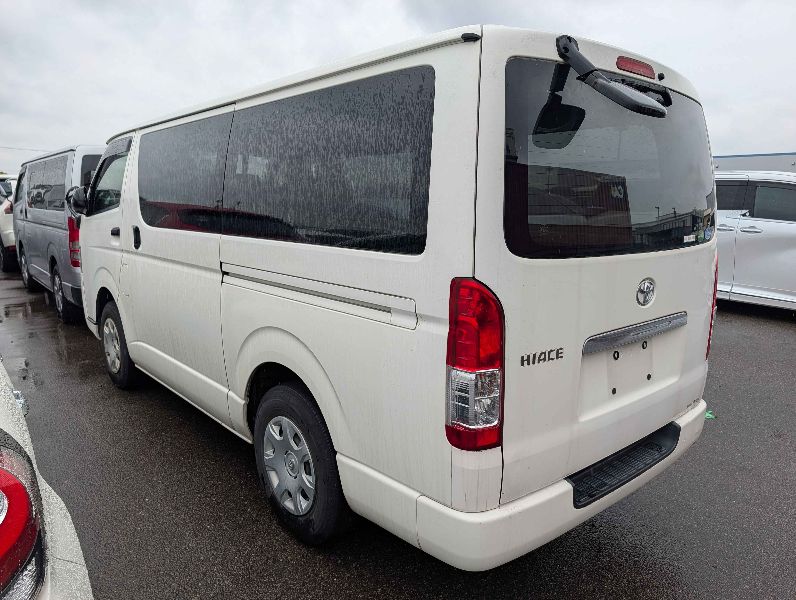  31759  TOYOTA HIACE  2018  