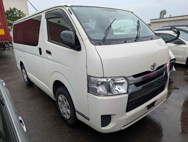  31759  TOYOTA HIACE  2018 