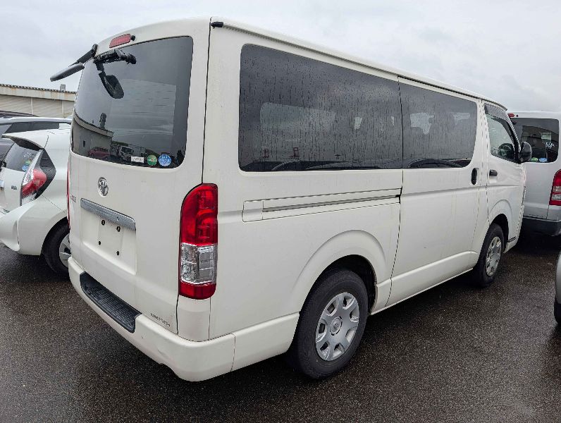  31759  TOYOTA HIACE  2018  