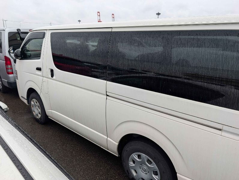  31759  TOYOTA HIACE  2018  