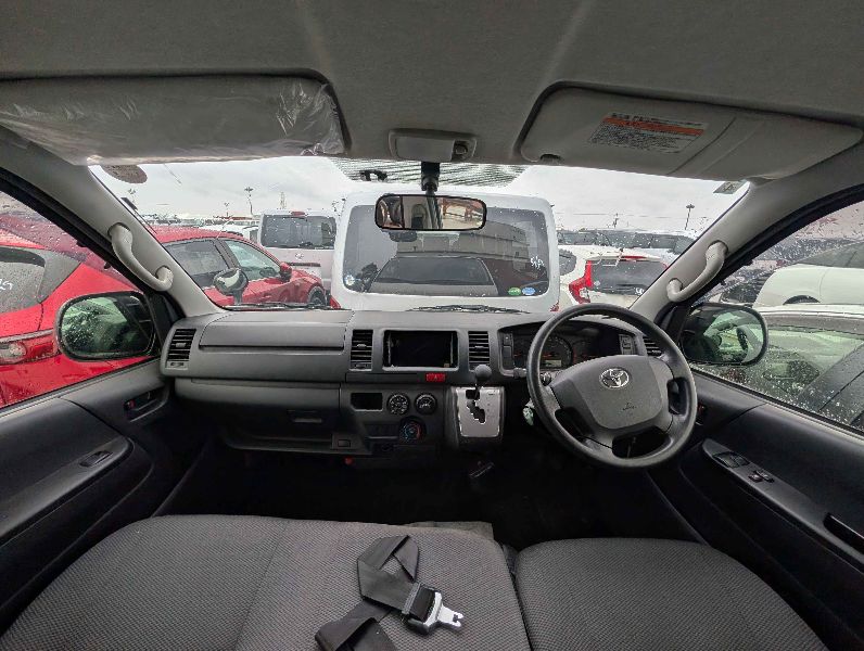  31759  TOYOTA HIACE  2018  