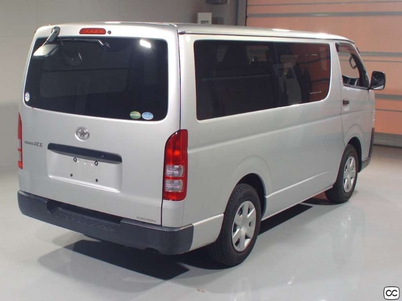  31760  TOYOTA REGIUS  2017  