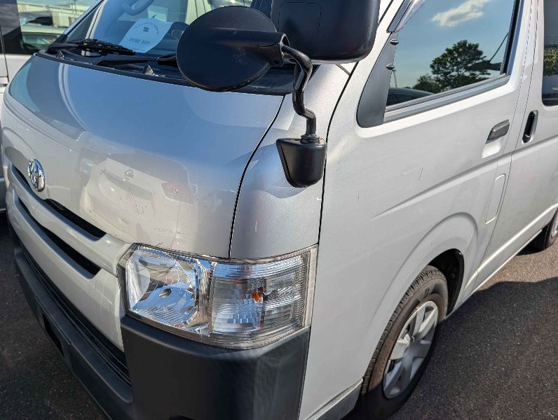  31760  TOYOTA REGIUS  2017  