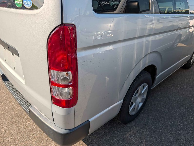  31760  TOYOTA REGIUS  2017  