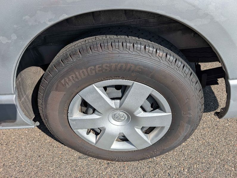  31760  TOYOTA REGIUS  2017  