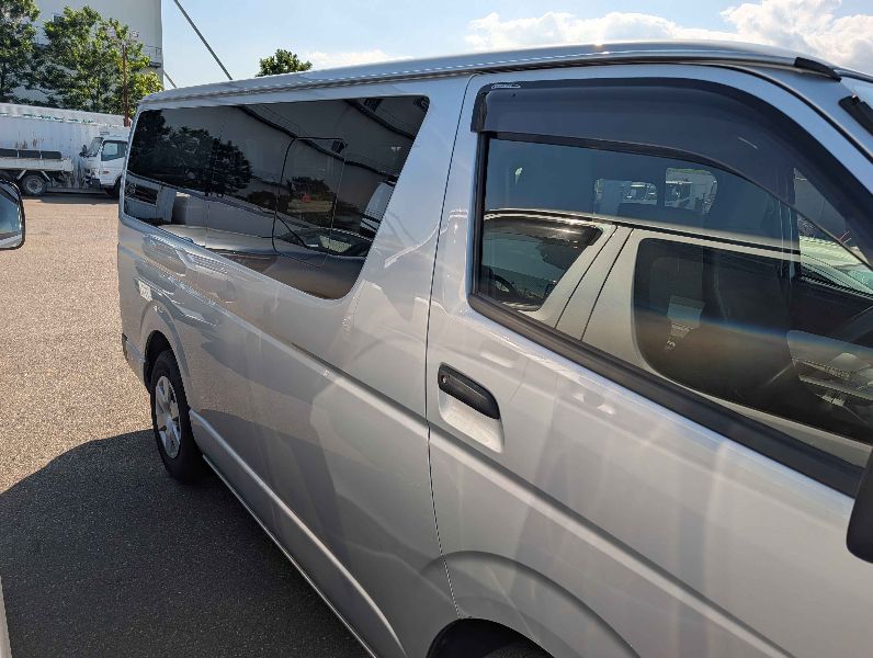  31760  TOYOTA REGIUS  2017  