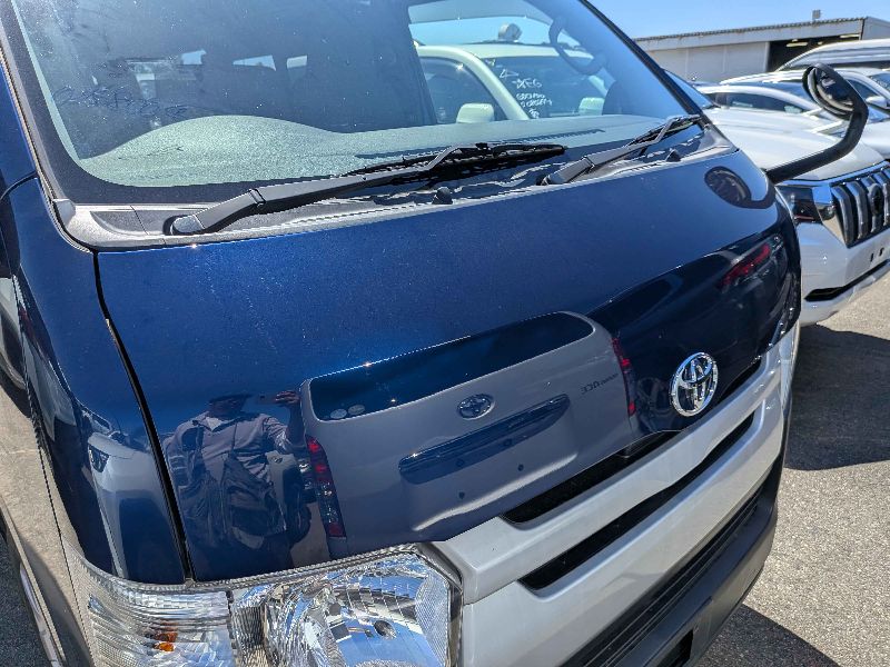  31792  TOYOTA REGIUS  2017  