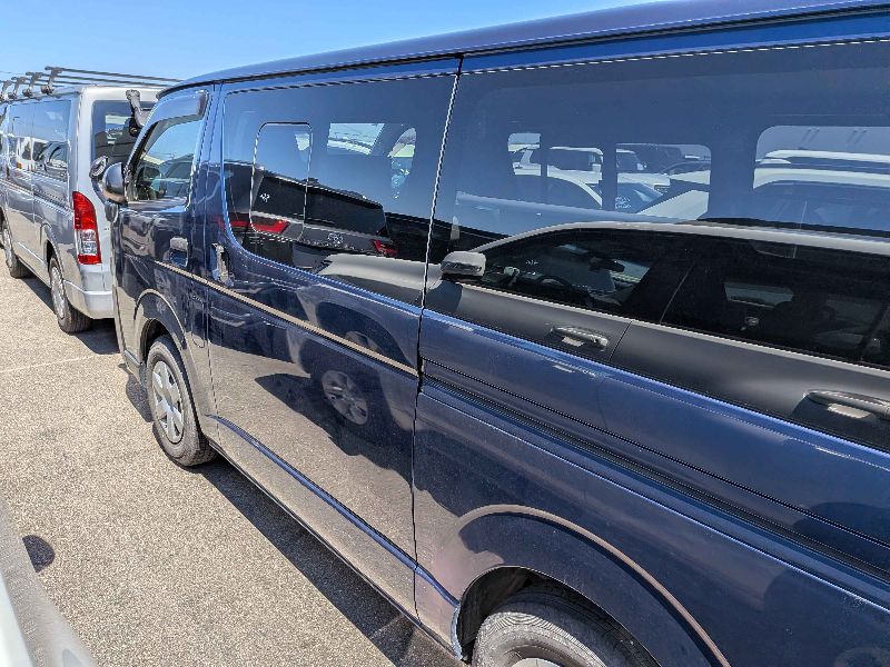  31792  TOYOTA REGIUS  2017  