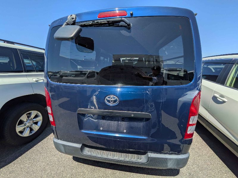  31792  TOYOTA REGIUS  2017  