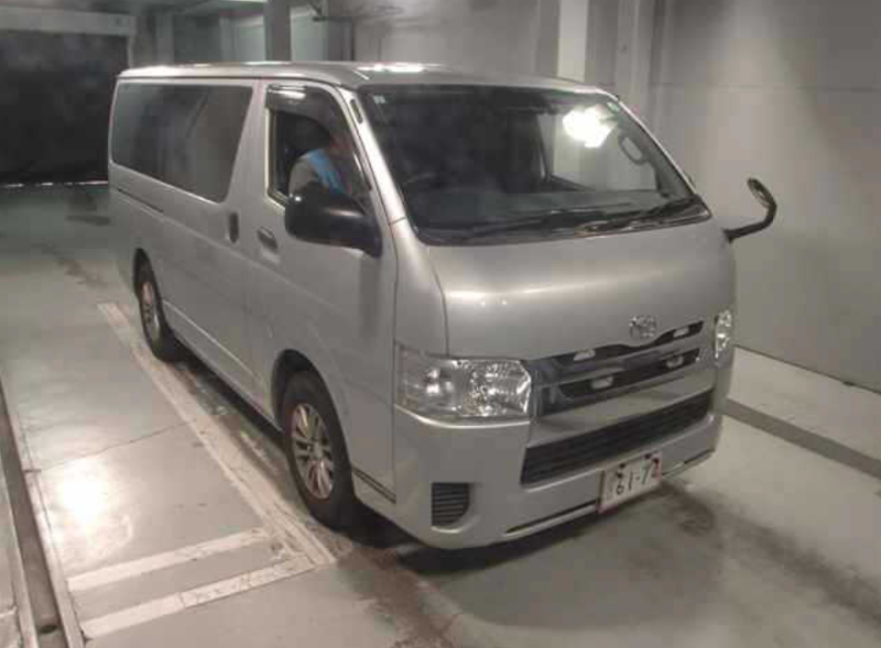  31805  TOYOTA HIACE  2018 