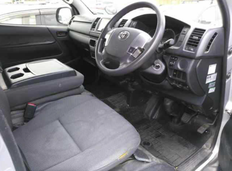  31805  TOYOTA HIACE  2018  