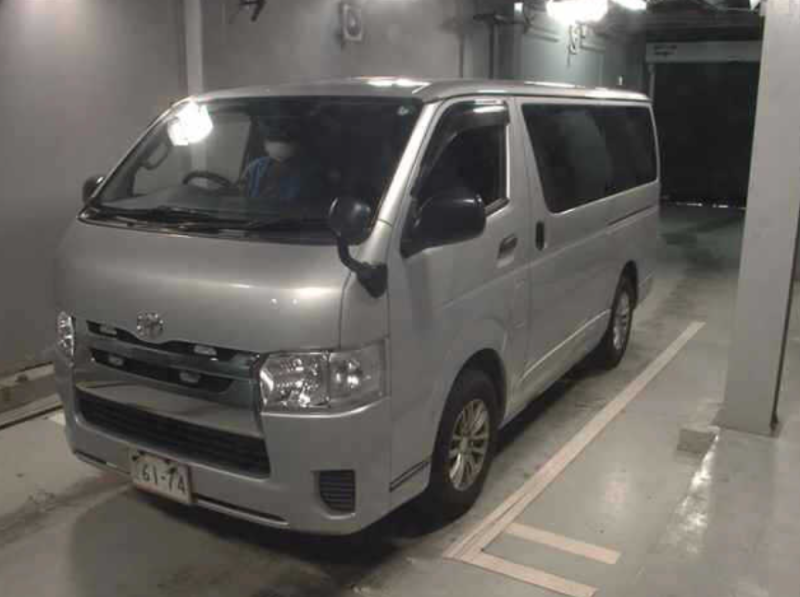  31805  TOYOTA HIACE  2018  