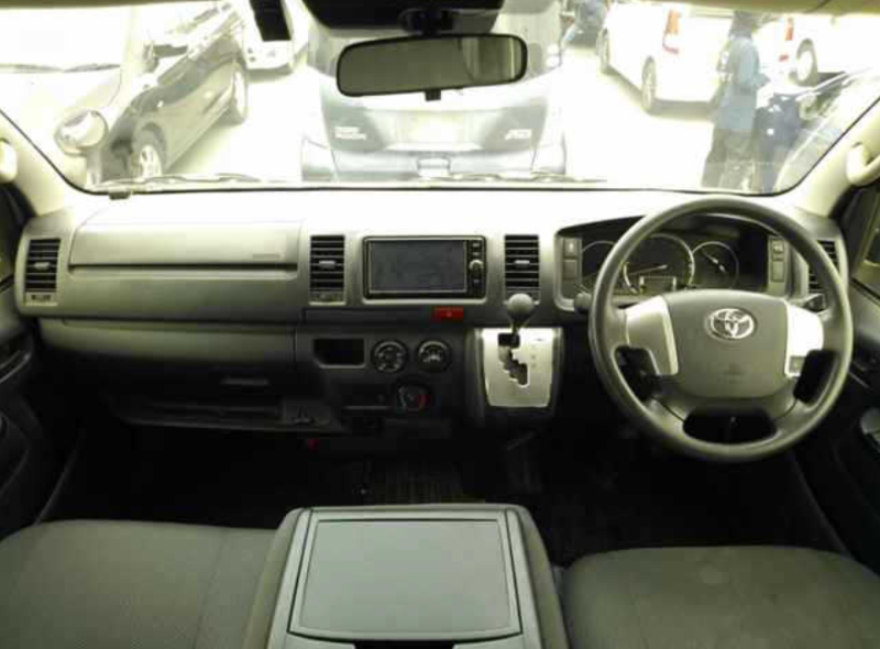  31805  TOYOTA HIACE  2018  