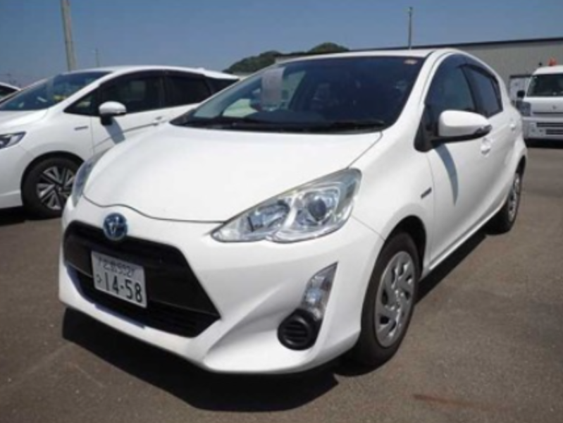  31806  TOYOTA AQUA  2017 