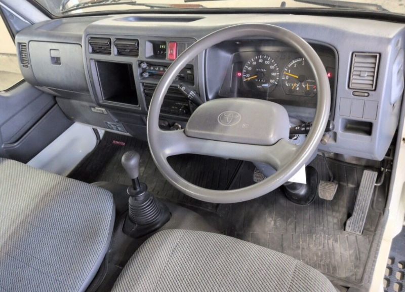  31843  TOYOTA HIACE TRUCK  1996  