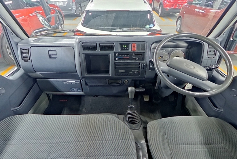  31843  TOYOTA HIACE TRUCK  1996  