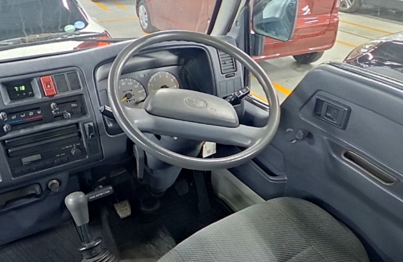  31843  TOYOTA HIACE TRUCK  1996  