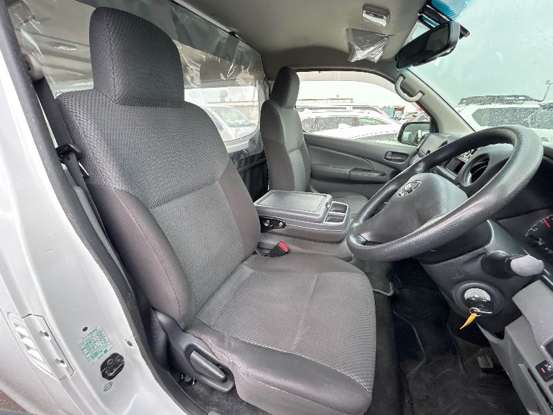  31854  NISSAN CARAVAN  2018  